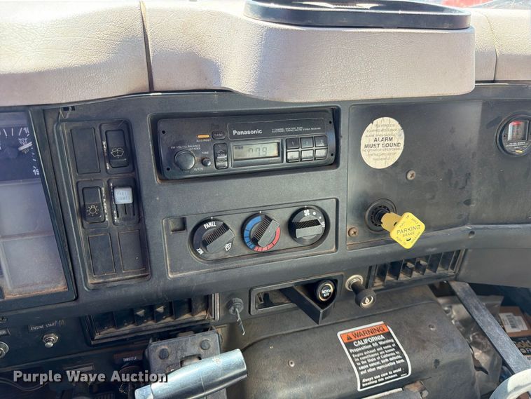 image for item EP7608 1996 International 4700 oil distributor truck