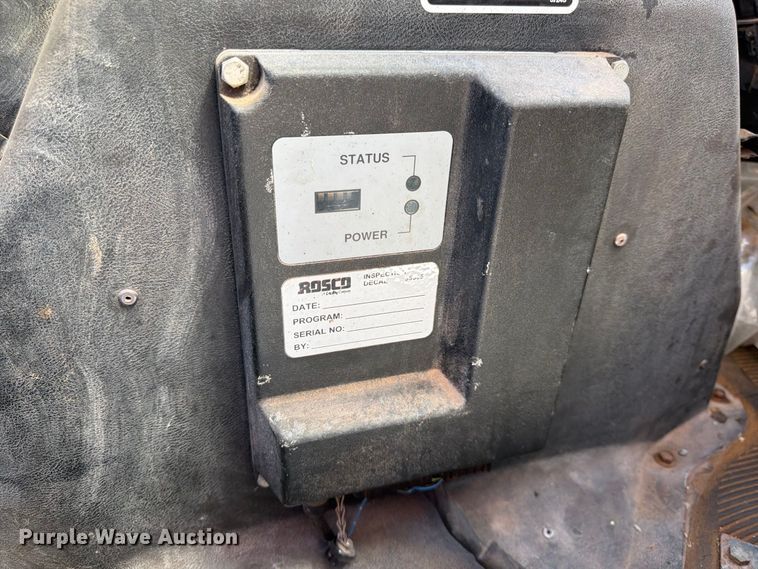 image for item EP7608 1996 International 4700 oil distributor truck