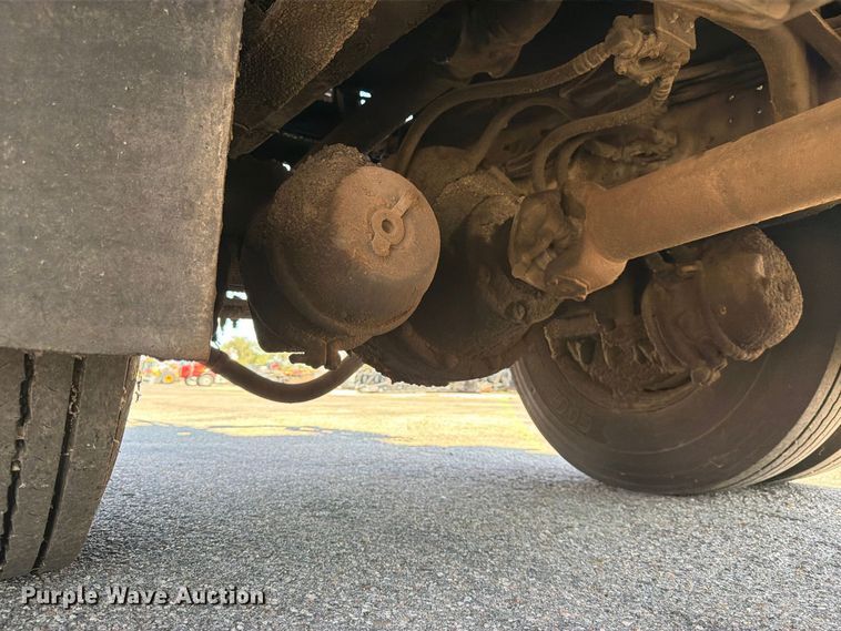 image for item EP7608 1996 International 4700 oil distributor truck