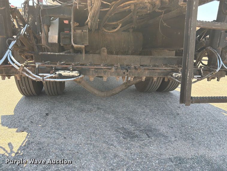 image for item EP7608 1996 International 4700 oil distributor truck