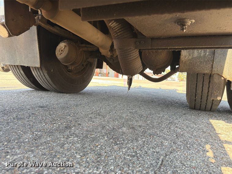 image for item EP7608 1996 International 4700 oil distributor truck
