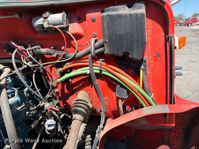 image for item EP7608 1996 International 4700 oil distributor truck