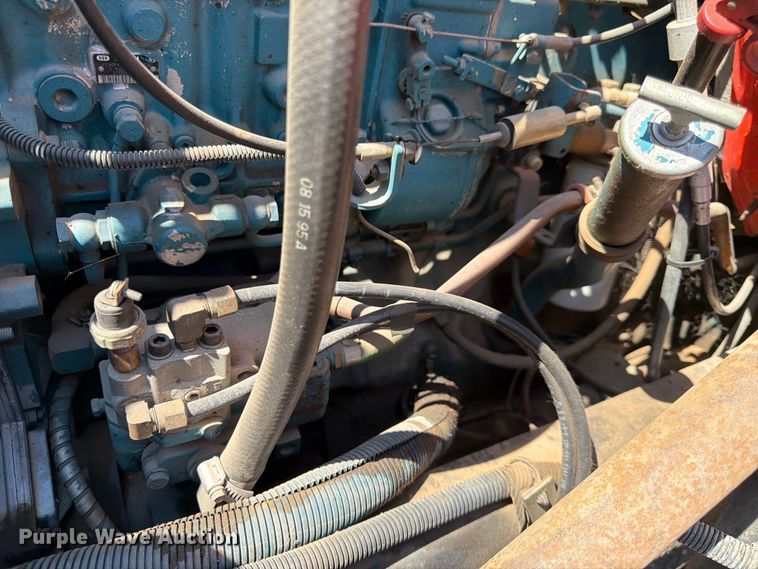image for item EP7608 1996 International 4700 oil distributor truck