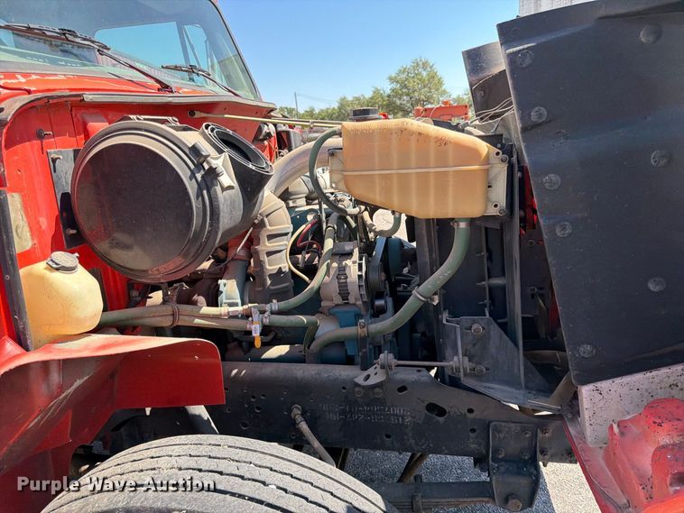 image for item EP7608 1996 International 4700 oil distributor truck
