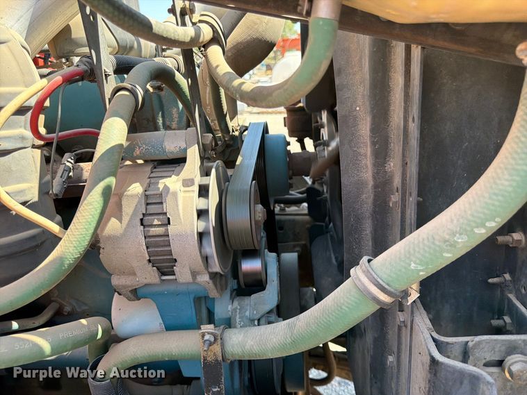 image for item EP7608 1996 International 4700 oil distributor truck