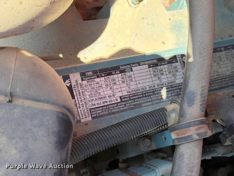 image for item EP7608 1996 International 4700 oil distributor truck