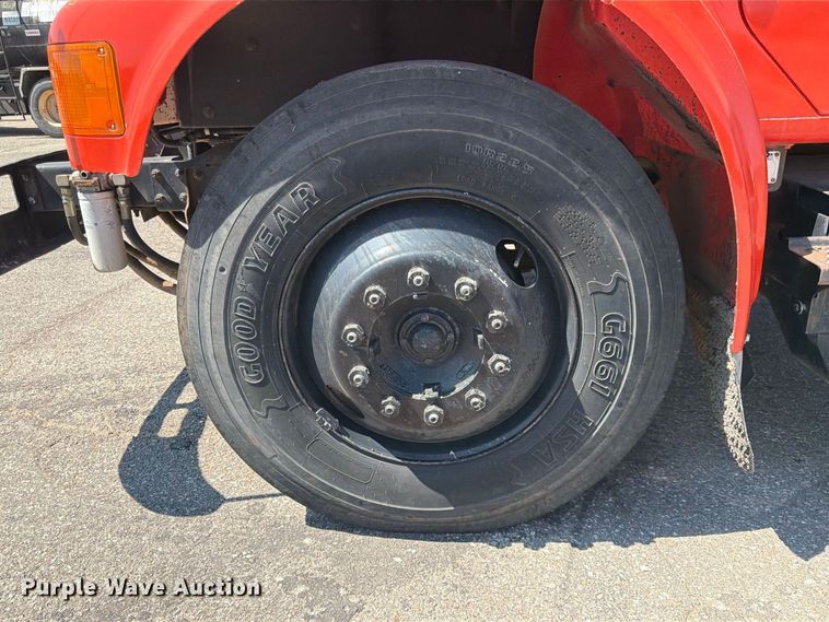 image for item EP7608 1996 International 4700 oil distributor truck