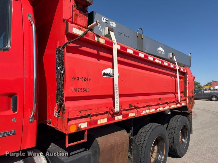 image for item EP7610 2009 Sterling L7500 dump truck