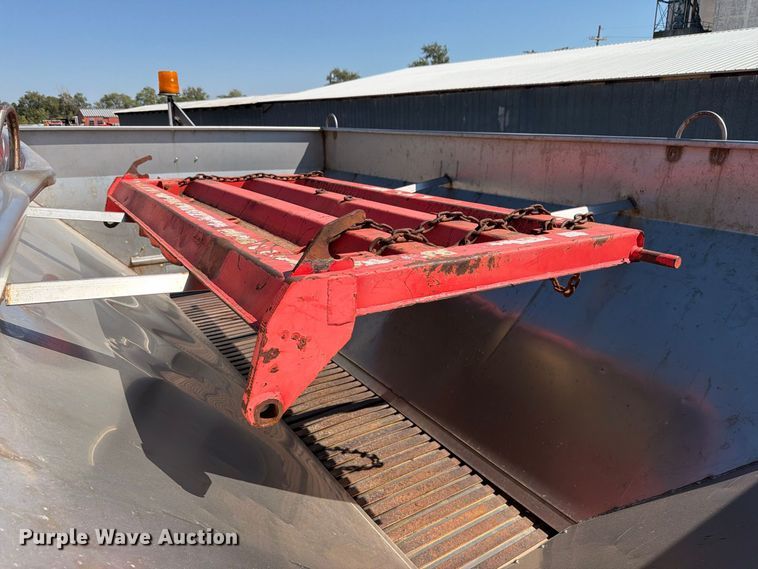 image for item EP7610 2009 Sterling L7500 dump truck
