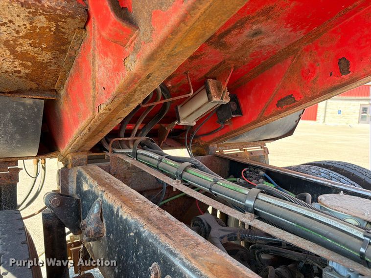 image for item EP7610 2009 Sterling L7500 dump truck