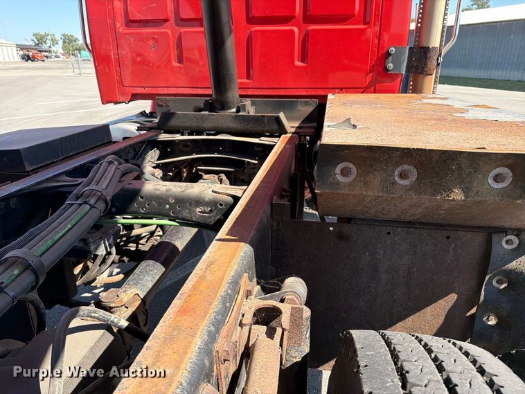 image for item EP7610 2009 Sterling L7500 dump truck