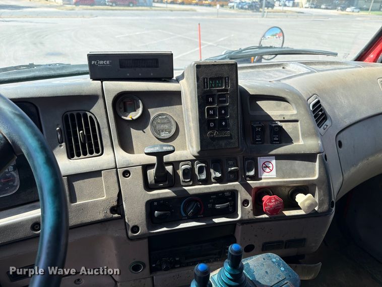 image for item EP7610 2009 Sterling L7500 dump truck