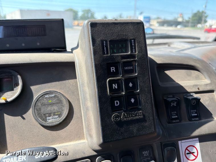 image for item EP7610 2009 Sterling L7500 dump truck