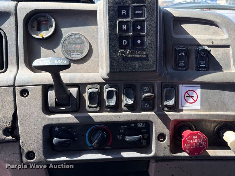 image for item EP7610 2009 Sterling L7500 dump truck