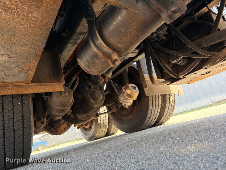 image for item EP7610 2009 Sterling L7500 dump truck