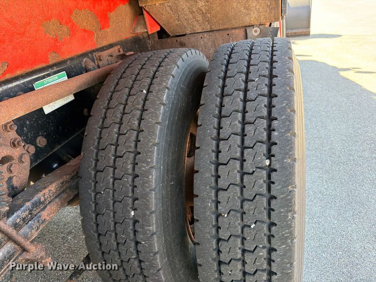 image for item EP7610 2009 Sterling L7500 dump truck