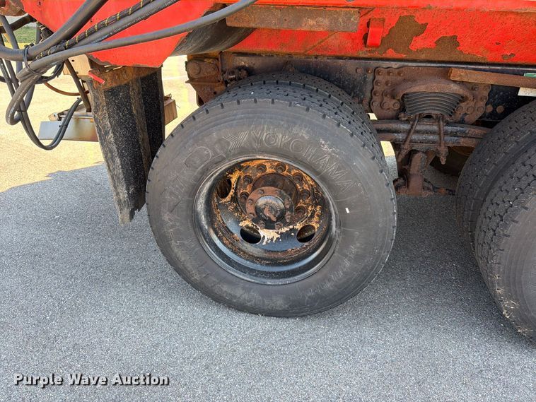 image for item EP7610 2009 Sterling L7500 dump truck