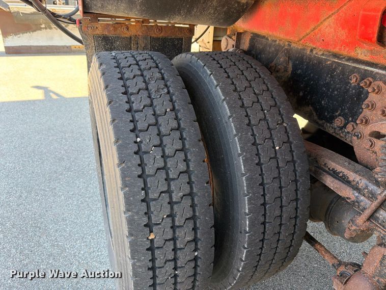 image for item EP7610 2009 Sterling L7500 dump truck