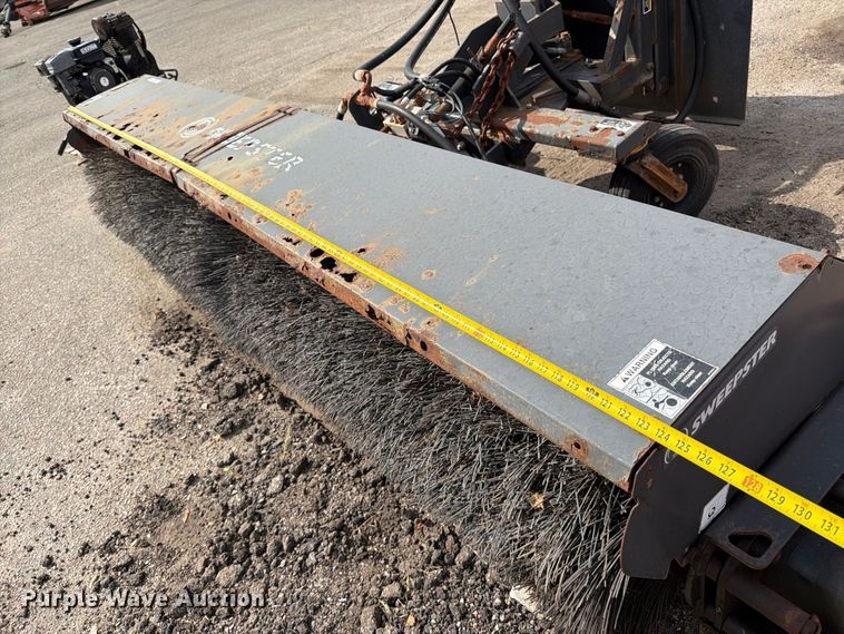 image for item EP7645 2008 Paladin Sweepster 21321MH2-0140 wheel loader broom