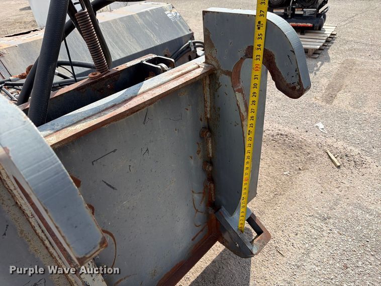 image for item EP7645 2008 Paladin Sweepster 21321MH2-0140 wheel loader broom