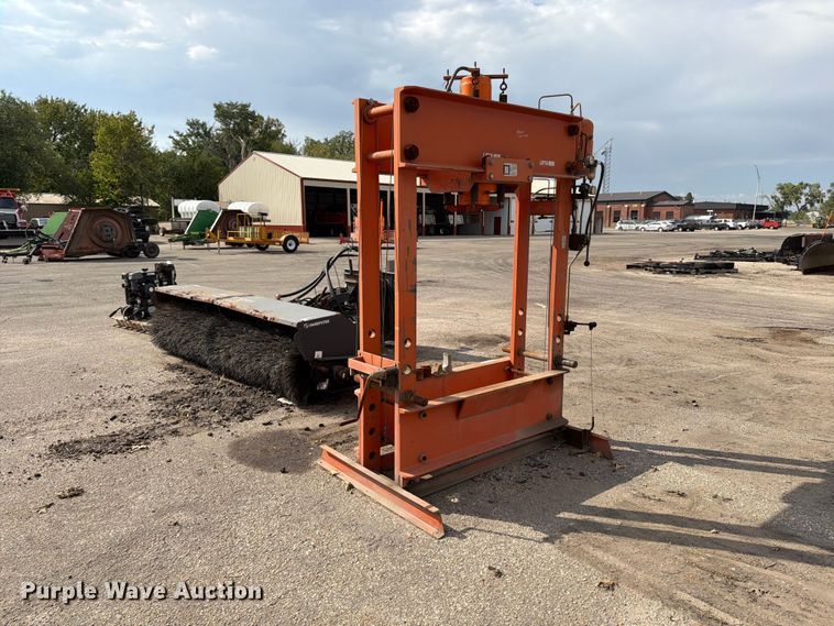 image for item EP7646 1989 Nugier H100-14 AP BD  hydraulic press