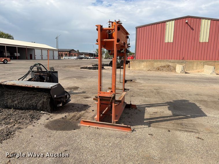 image for item EP7646 1989 Nugier H100-14 AP BD  hydraulic press