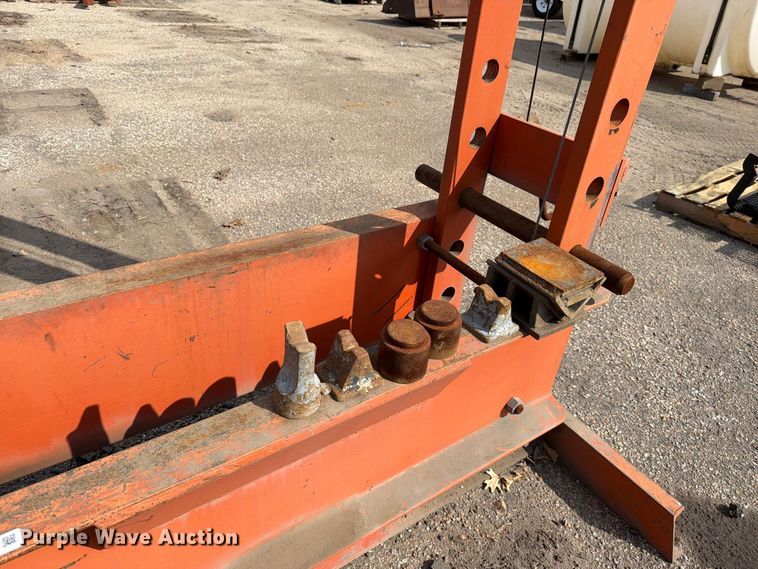image for item EP7646 1989 Nugier H100-14 AP BD  hydraulic press