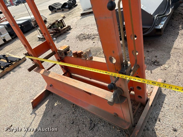 image for item EP7646 1989 Nugier H100-14 AP BD  hydraulic press