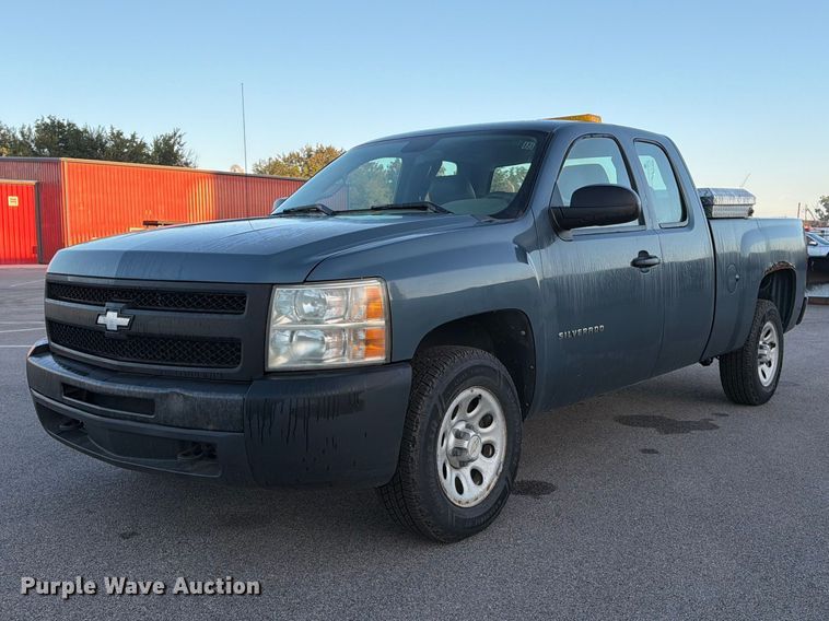 2011 Chevrolet Silverado 1500 Ext. Cab pickup truck
