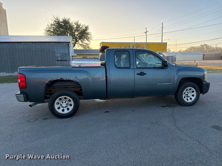 image for item EP7655 2011 Chevrolet Silverado 1500 Ext. Cab pickup truck