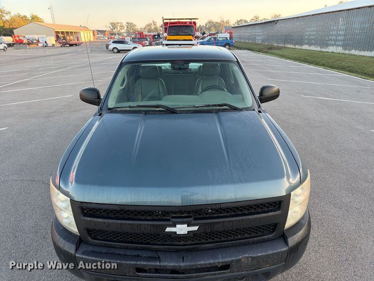 image for item EP7655 2011 Chevrolet Silverado 1500 Ext. Cab pickup truck