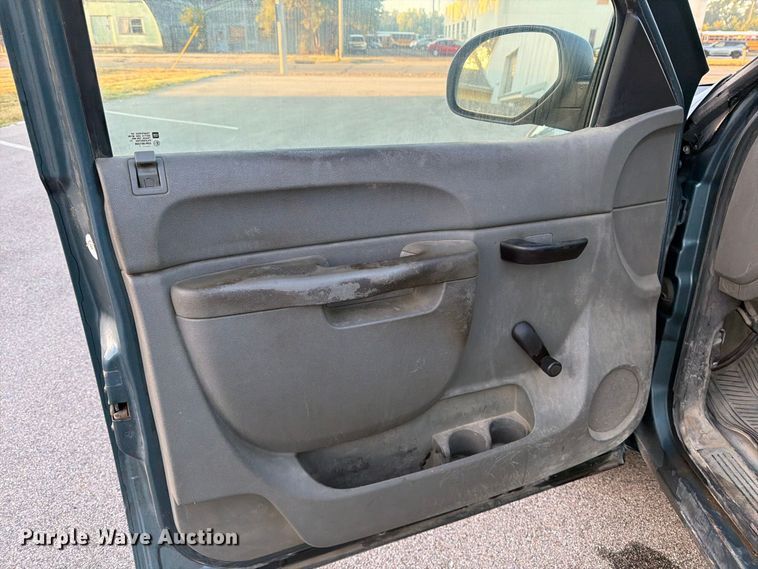 image for item EP7655 2011 Chevrolet Silverado 1500 Ext. Cab pickup truck