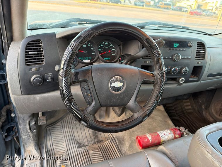 image for item EP7655 2011 Chevrolet Silverado 1500 Ext. Cab pickup truck