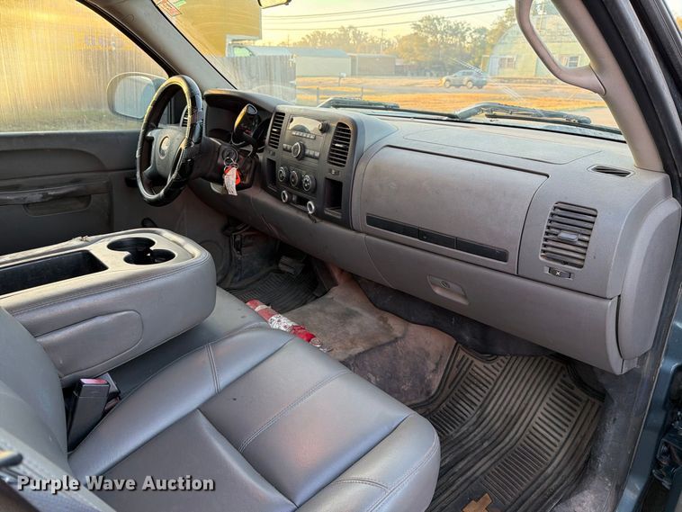 image for item EP7655 2011 Chevrolet Silverado 1500 Ext. Cab pickup truck