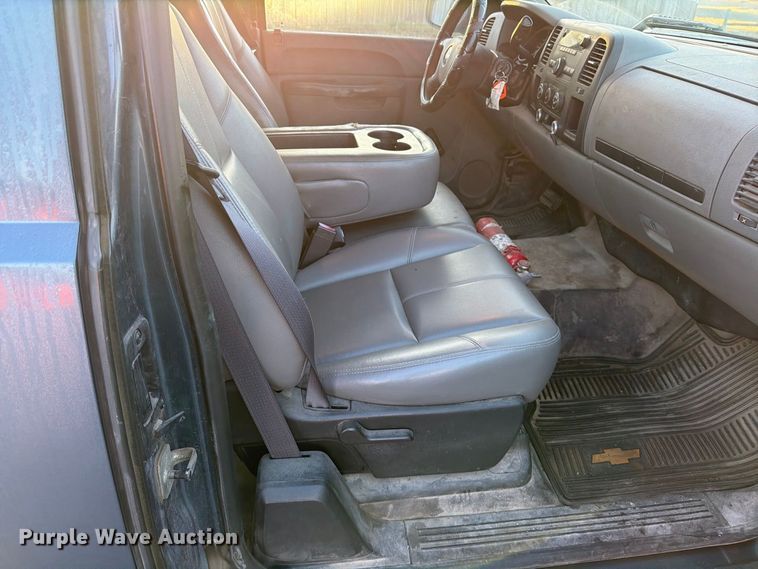 image for item EP7655 2011 Chevrolet Silverado 1500 Ext. Cab pickup truck