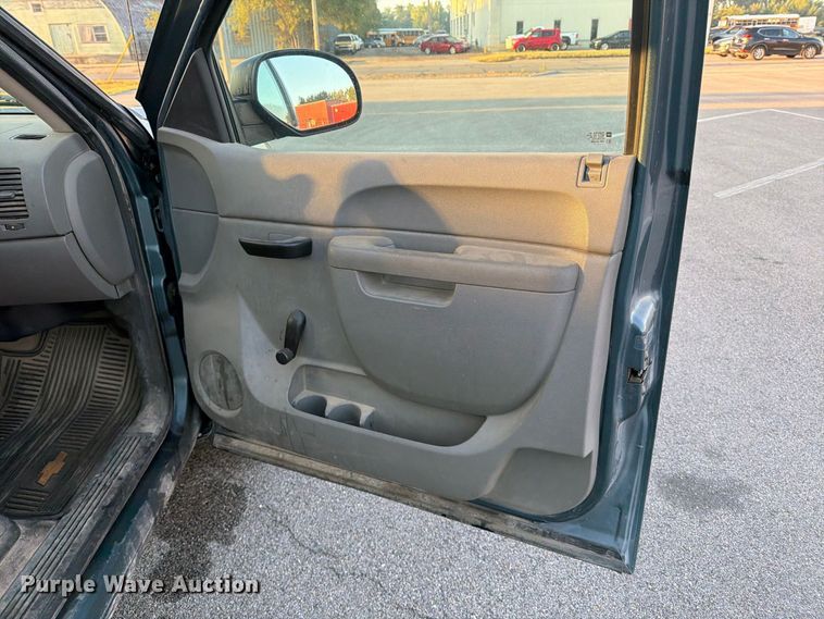 image for item EP7655 2011 Chevrolet Silverado 1500 Ext. Cab pickup truck