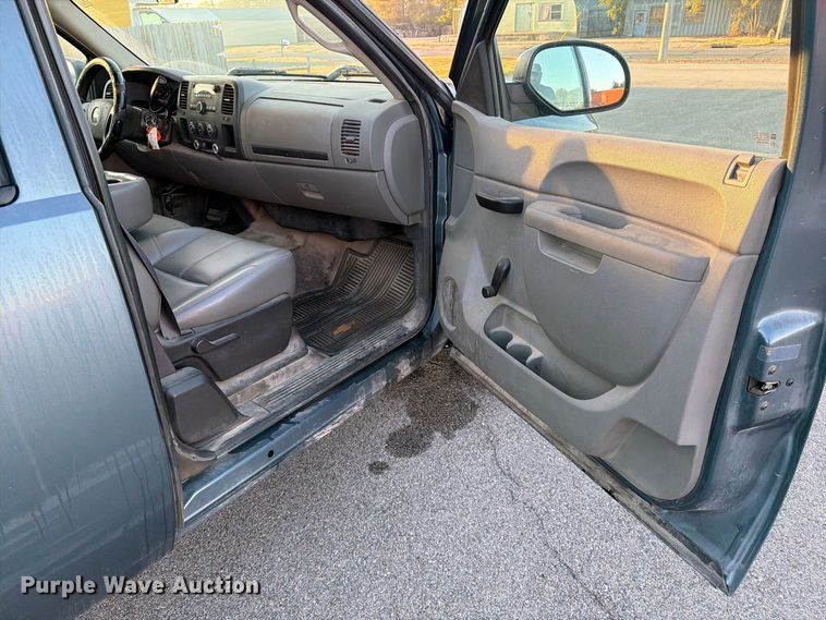image for item EP7655 2011 Chevrolet Silverado 1500 Ext. Cab pickup truck