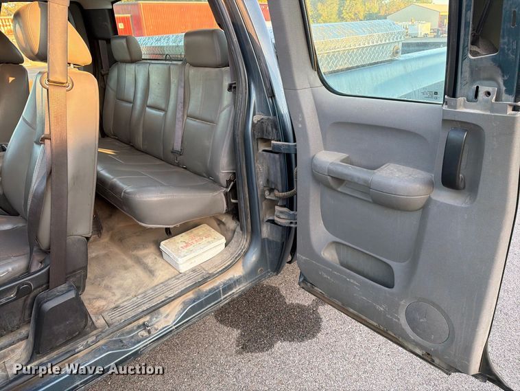 image for item EP7655 2011 Chevrolet Silverado 1500 Ext. Cab pickup truck