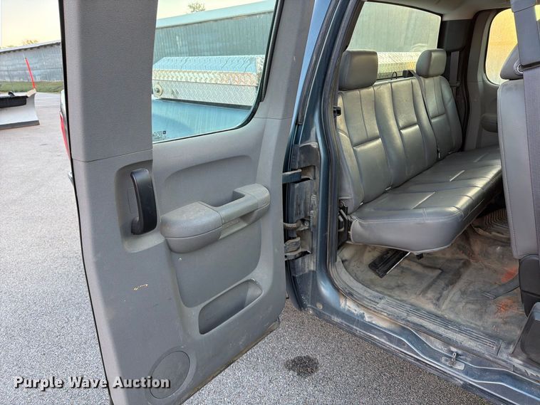 image for item EP7655 2011 Chevrolet Silverado 1500 Ext. Cab pickup truck