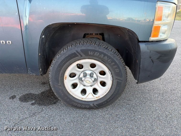 image for item EP7655 2011 Chevrolet Silverado 1500 Ext. Cab pickup truck