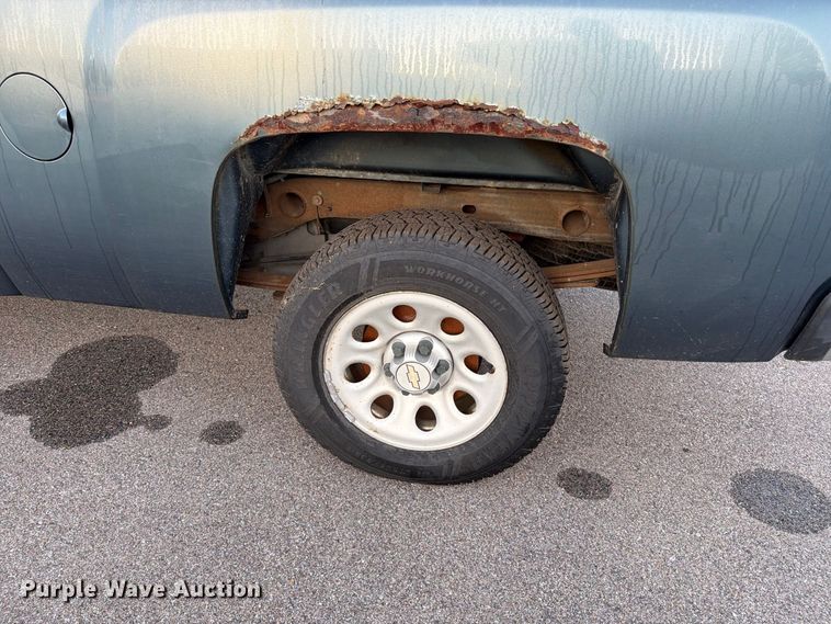 image for item EP7655 2011 Chevrolet Silverado 1500 Ext. Cab pickup truck