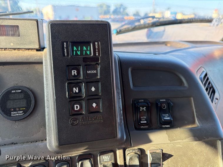 image for item EP7656 2009 Sterling LT7501 dump truck