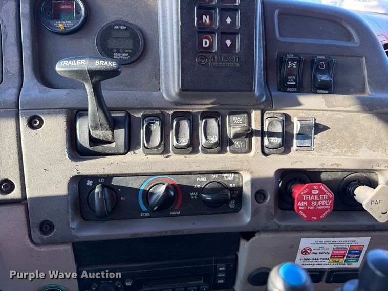 image for item EP7656 2009 Sterling LT7501 dump truck