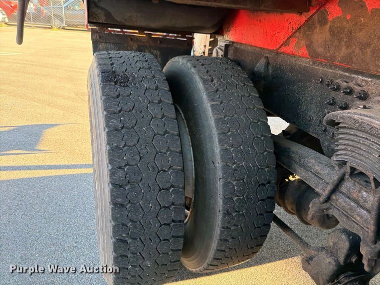 image for item EP7656 2009 Sterling LT7501 dump truck