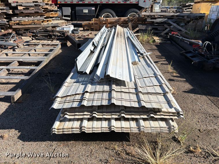 image for item EP7658 Approximately 60 pieces of metal siding