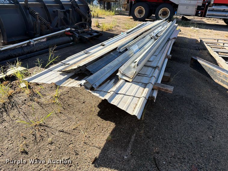 image for item EP7658 Approximately 60 pieces of metal siding