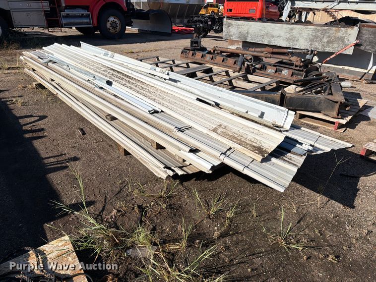 image for item EP7658 Approximately 60 pieces of metal siding
