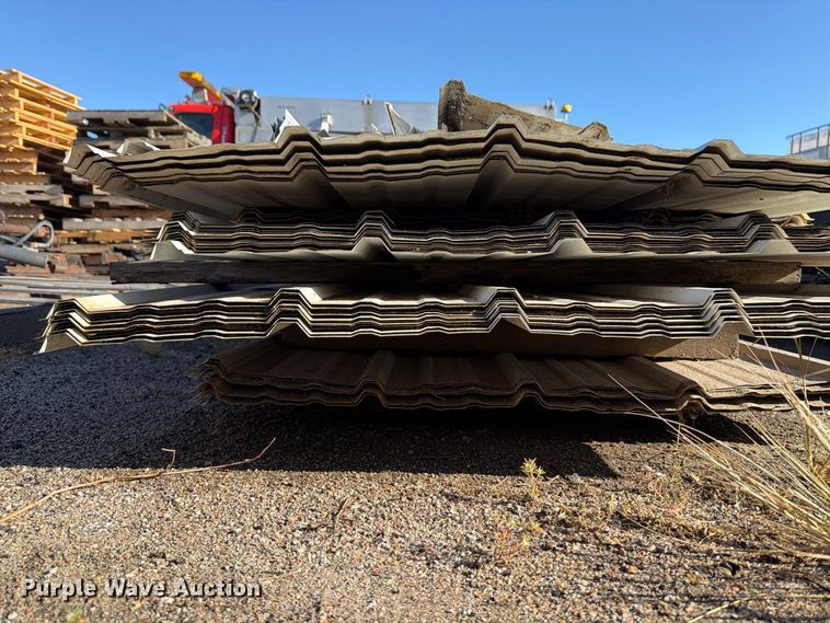 image for item EP7658 Approximately 60 pieces of metal siding