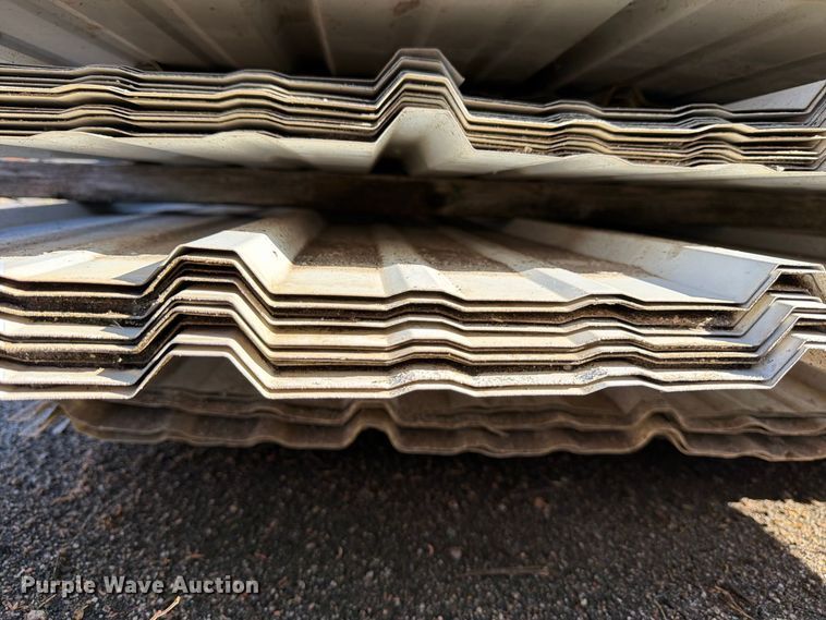 image for item EP7658 Approximately 60 pieces of metal siding