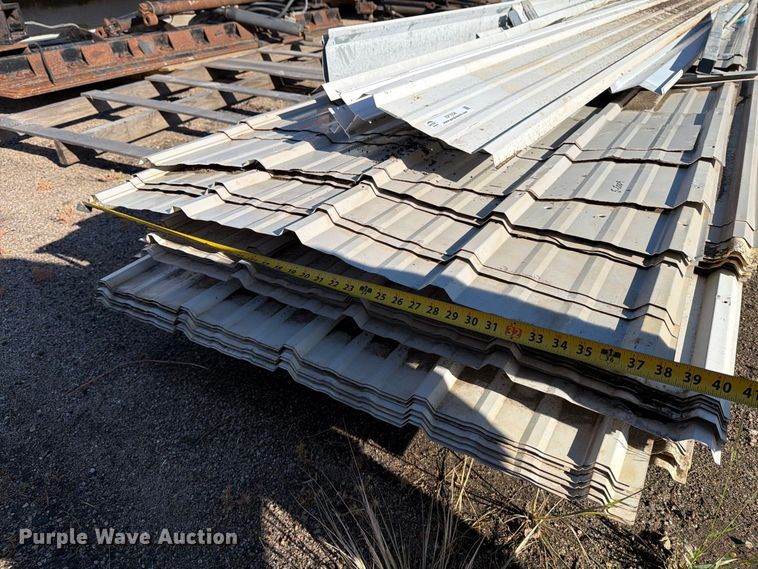 image for item EP7658 Approximately 60 pieces of metal siding